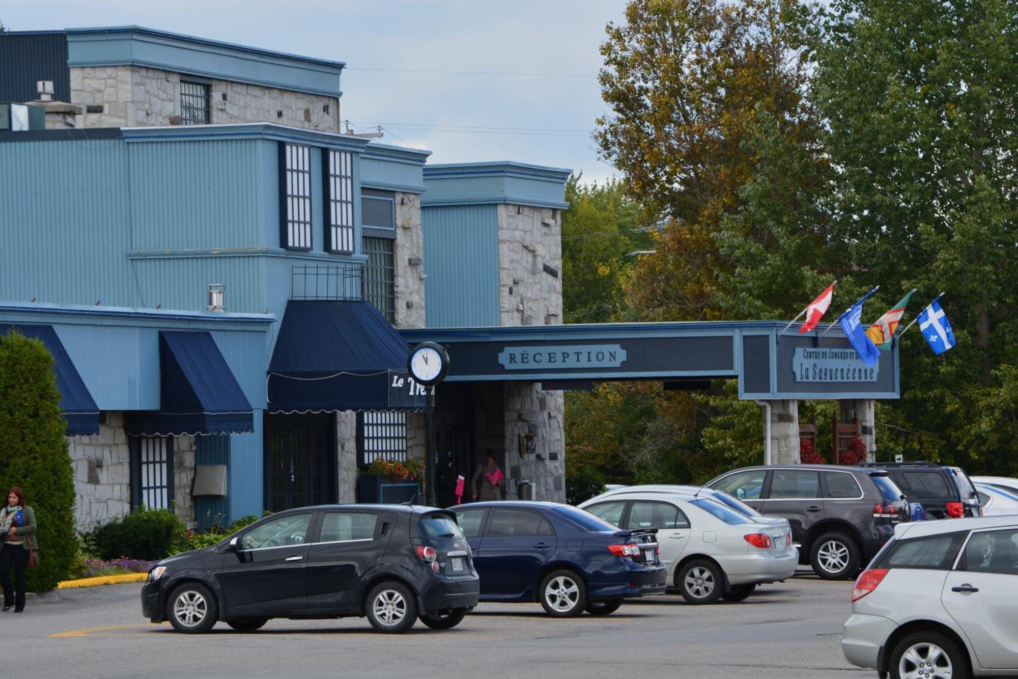 La Sagueneenne - Hotel Et Centre De Congres Chicoutimi Exterior foto